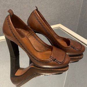 Chloe pumps. Size 6. Beige